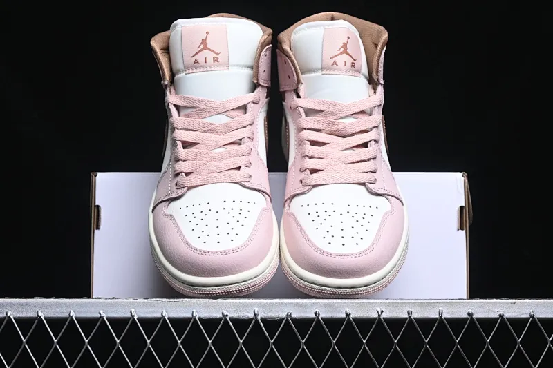 All categories Air Jordan Jordan series basketball shoes Air Jordan 1 Mid G version pure original Air Jordan 1 Mid AJ1 Joe 1 Khaki powder China basketball shoes BQ6472-620